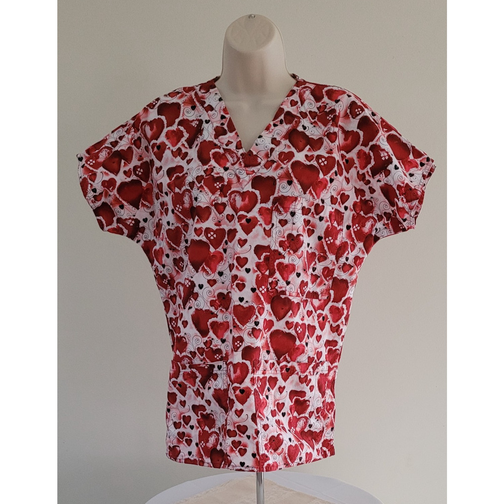 SCRUBS Women's Hearts/Love Scrub Top-V-neck, 3 pockets--Sz Small